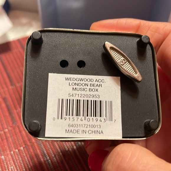 Wedgwood London Bear Music Box - Picture 8 of 8